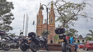 Marsella muestra orgullosa una hermosa iglesia de 2 torres que engalana el panorama de la plaza principal